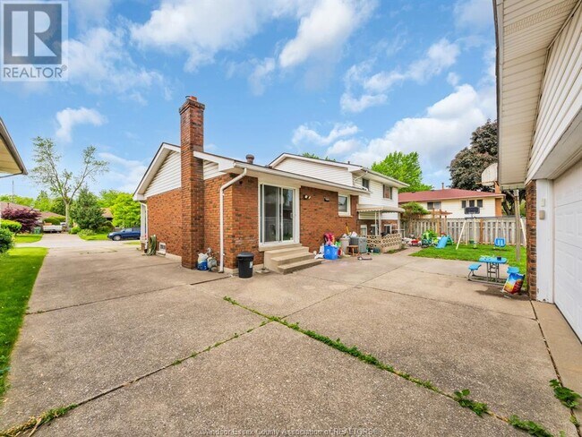 2976 Buttery Ct in Windsor, ON - Building Photo - Building Photo