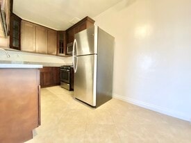 800 N Las Palmas Ave in Los Angeles, CA - Building Photo