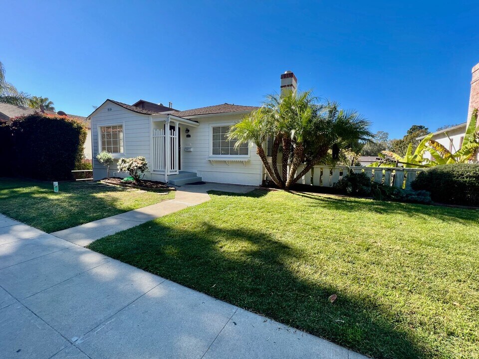 1111 N Milpas St in Santa Barbara, CA - Building Photo