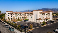 Gladstone Senior Villas in Azusa, CA - Foto de edificio - Building Photo