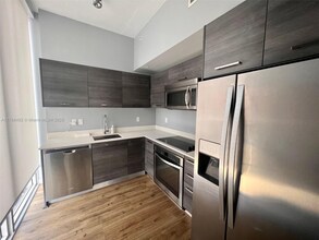151 SE 1st St in Miami, FL - Building Photo - Building Photo