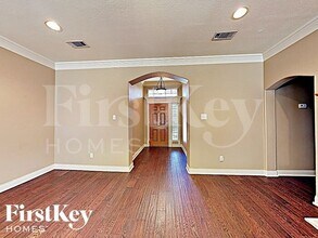 10163 Trail Ridge Dr in Benbrook, TX - Foto de edificio - Building Photo