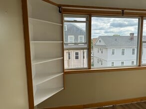 8 Montrose St, Unit 3 in Worcester, MA - Foto de edificio - Building Photo