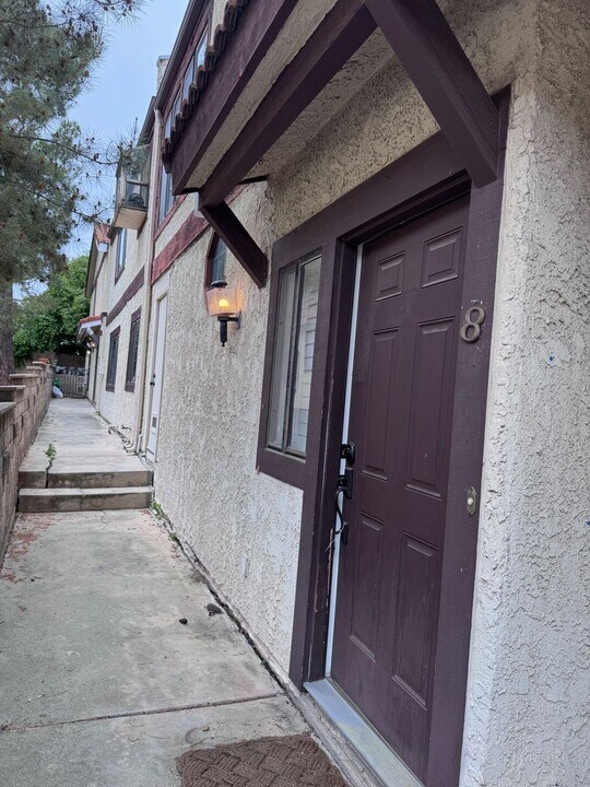 5321 Colodny Dr in Agoura Hills, CA - Building Photo