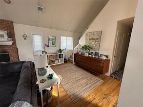 664 E Walnut St-Unit -Upper in Long Beach, NY - Building Photo - Building Photo