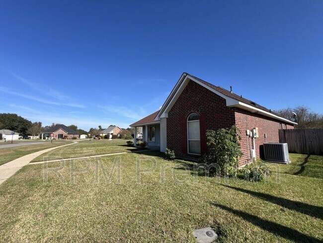 4388 Pasture Clear Ct in Zachary, LA - Building Photo - Building Photo