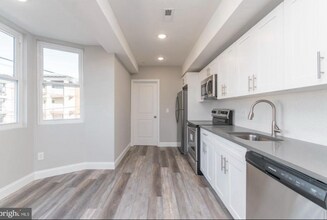 1540 W Tioga St, Unit Tioga in Philadelphia, PA - Building Photo - Building Photo