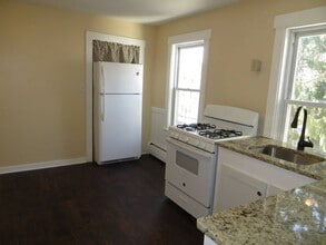 123 Endicott St, Unit #2 in Worcester, MA - Foto de edificio - Building Photo