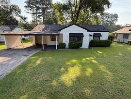 1000 S 12th St in Longview, TX - Building Photo