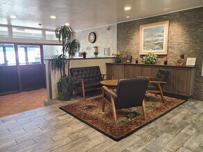 576 Washington St in Weymouth, MA - Foto de edificio - Building Photo