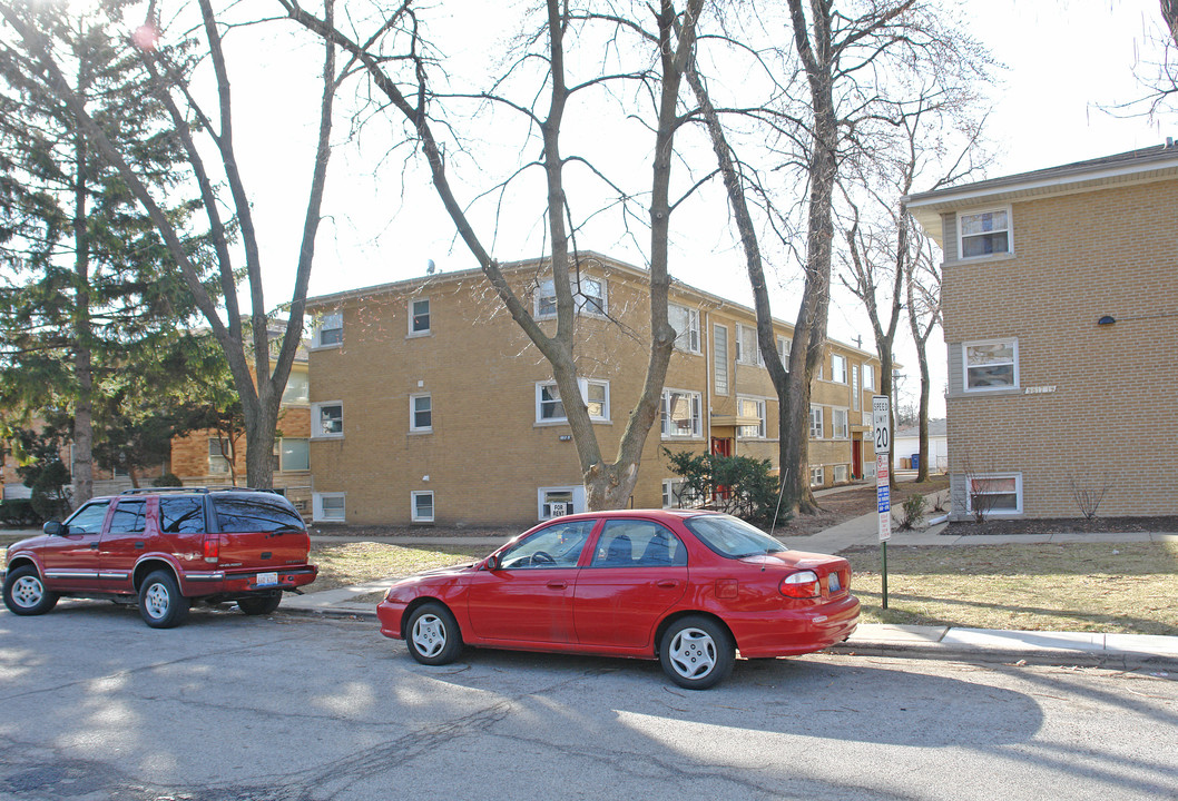 9813-9815 Schiller Blvd in Franklin Park, IL - Building Photo