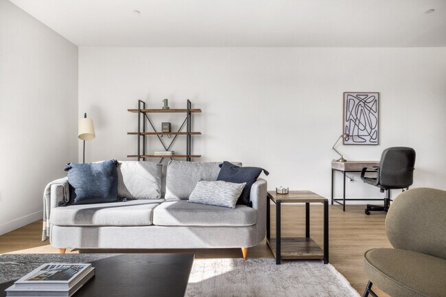 4805 Bakman Ave, Unit FL2-ID677 in Los Angeles, CA - Building Photo - Building Photo