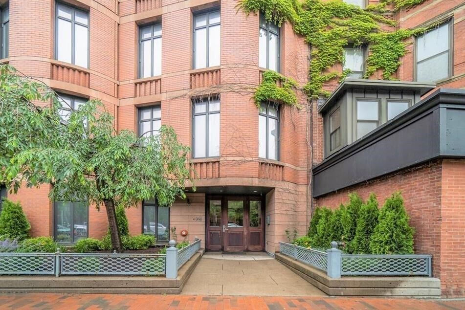 424 Massachusetts Ave in Boston, MA - Building Photo