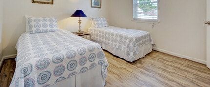 Sandy Bay Apartments (Furnished) in Norfolk, VA - Foto de edificio - Building Photo