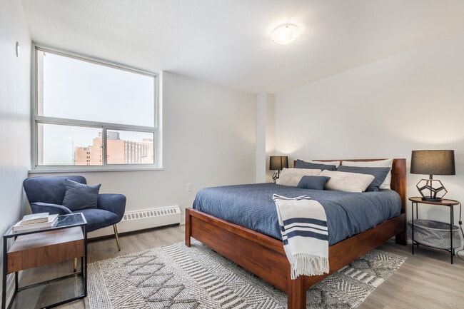 160 Hughson St South