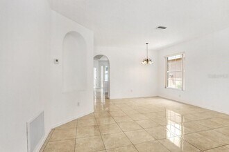 930 Grand Canyon Dr in Valrico, FL - Building Photo - Building Photo