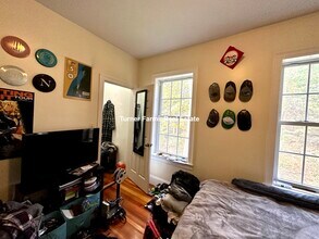 107 Fisher Ave, Unit 1 in Boston, MA - Foto de edificio - Building Photo