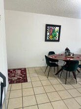 9120 Fontainebleau Blvd in Miami, FL - Foto de edificio - Building Photo