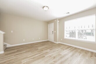 8035 Logan Dr in La Vergne, TN - Building Photo - Building Photo