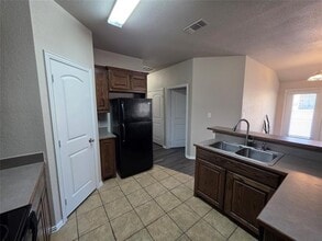 145 N Meadows Dr in Granbury, TX - Building Photo - Building Photo
