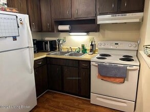 240 Breckenridge Ln in St Matthews, KY - Building Photo - Building Photo