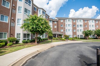 Village Lake Apartments in Waldorf, MD - Building Photo - Building Photo