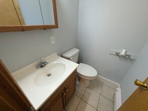 998 Campbell Ave in West Haven, CT - Building Photo - Building Photo
