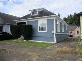 621 Monroe St in Hoquiam, WA - Building Photo