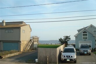 9 Skipper St in Stonington, CT - Building Photo - Building Photo