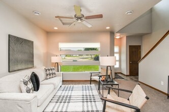 500 W Cascade St in Sioux Falls, SD - Foto de edificio - Building Photo