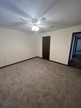 1233 Cross Creek Cir in Tallahassee, FL - Building Photo - Building Photo