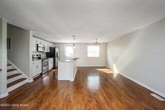 7419 W Orchard Grass Blvd in Crestwood, KY - Building Photo - Building Photo