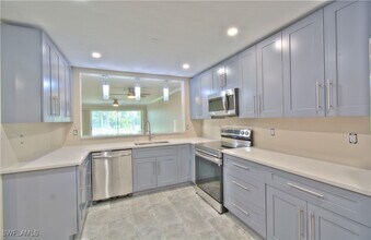 776 Landover Cir in Naples, FL - Building Photo - Building Photo