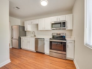 156 Delmar Ln in Newport News, VA - Building Photo - Building Photo