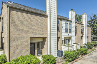 Sherbrook Square Townhomes in Houston, TX - Building Photo - Building Photo