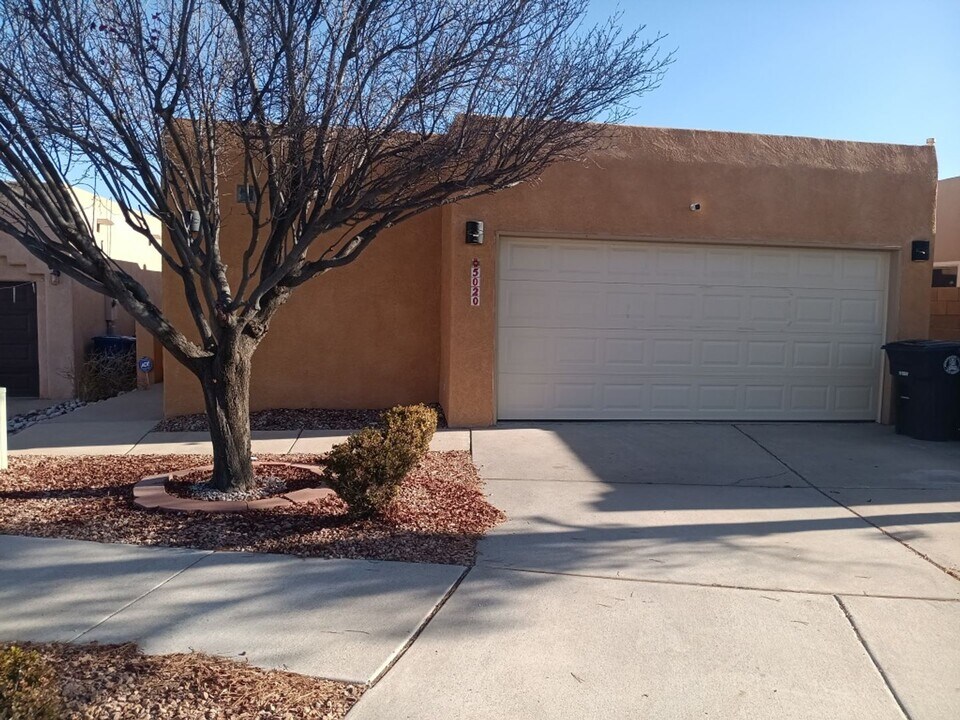 5020 Mirador Dr NW in Albuquerque, NM - Building Photo