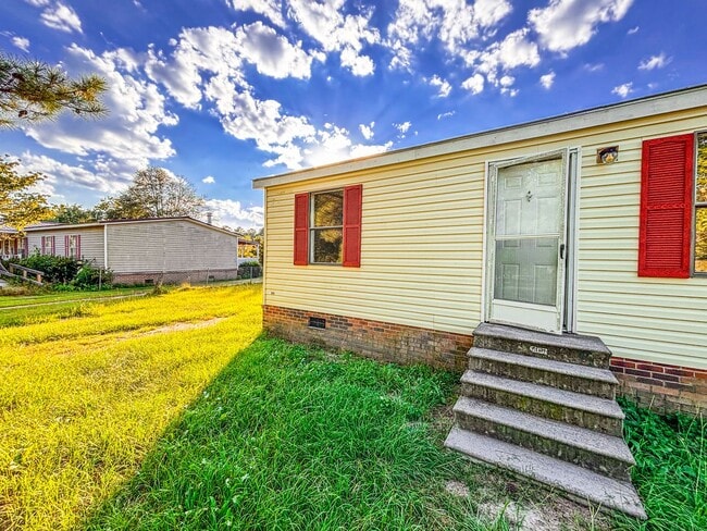 584 Hawaii Ct in Stedman, NC - Foto de edificio - Building Photo