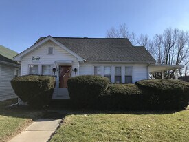 927 W Bethel Ave in Muncie, IN - Building Photo