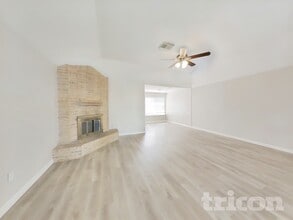 7206 Sonnet Glen Ln in Houston, TX - Foto de edificio - Building Photo