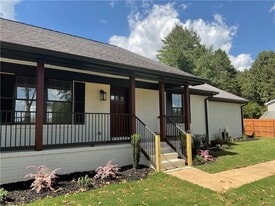 2452 Kilgore Rd in Buford, GA - Building Photo