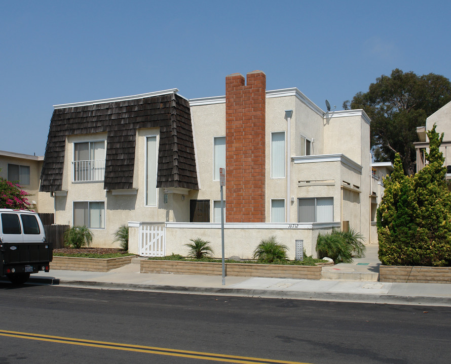 16712 Sims St in Huntington Beach, CA - Foto de edificio