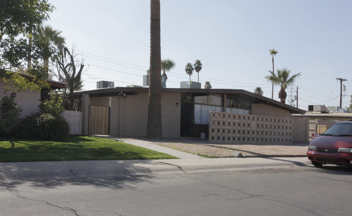 Holiday Park in Scottsdale, AZ - Building Photo