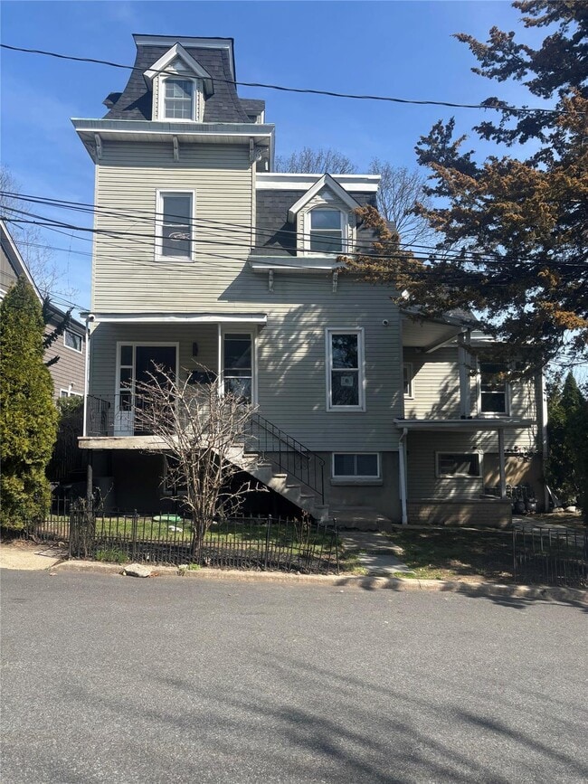 property at 1 Elizabeth Pl
