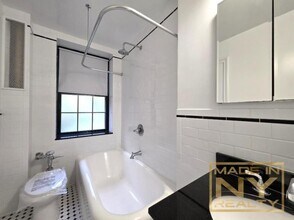 51-01 39th Ave in Queens, NY - Building Photo - Building Photo
