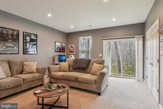 1306 Hawk Hollow Dr in Crofton, MD - Building Photo - Building Photo