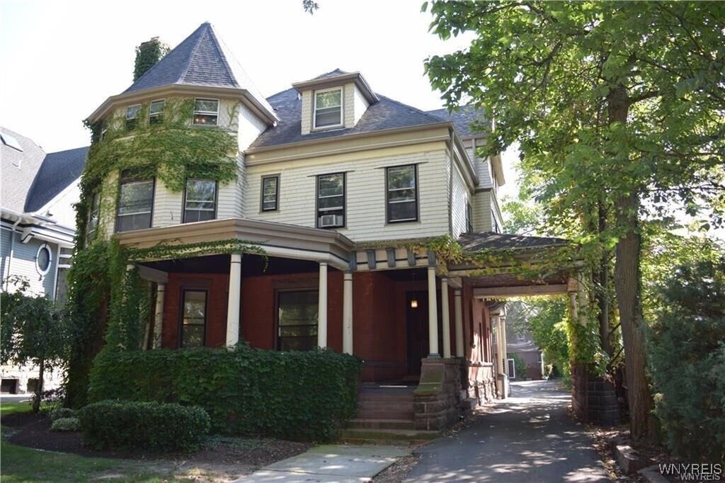 721 W Ferry St in Buffalo, NY - Building Photo