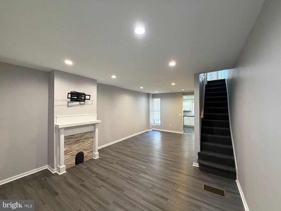 38 N Redfield St in Philadelphia, PA - Building Photo