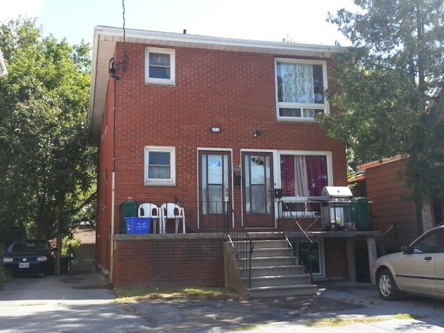 67 Lansdowne St in Kingston, ON - Building Photo