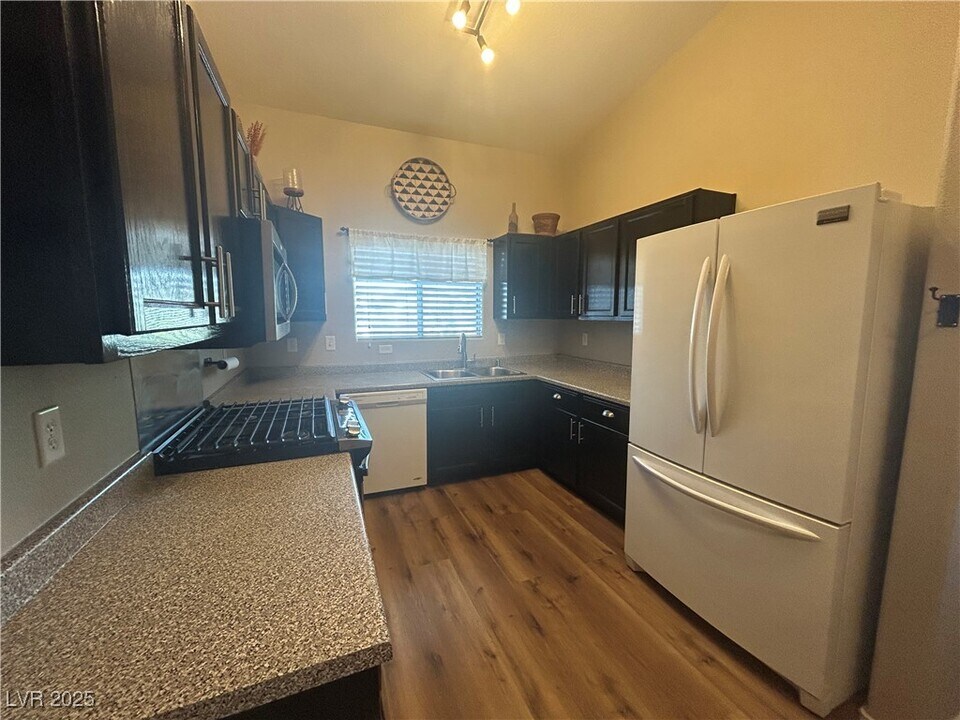 2101 Quartz Cliff St in Las Vegas, NV - Building Photo