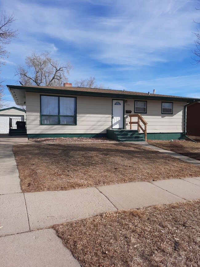 4586 Wentworth Dr in Rapid City, SD - Building Photo - Building Photo